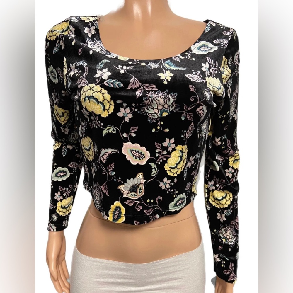 Pretty Black floral long sleeve cropped top new